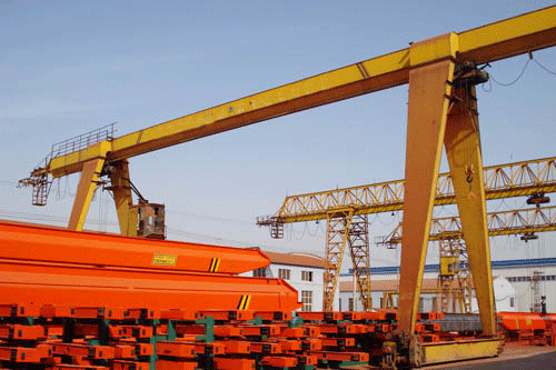 MH型电动葫芦包厢门式起重机